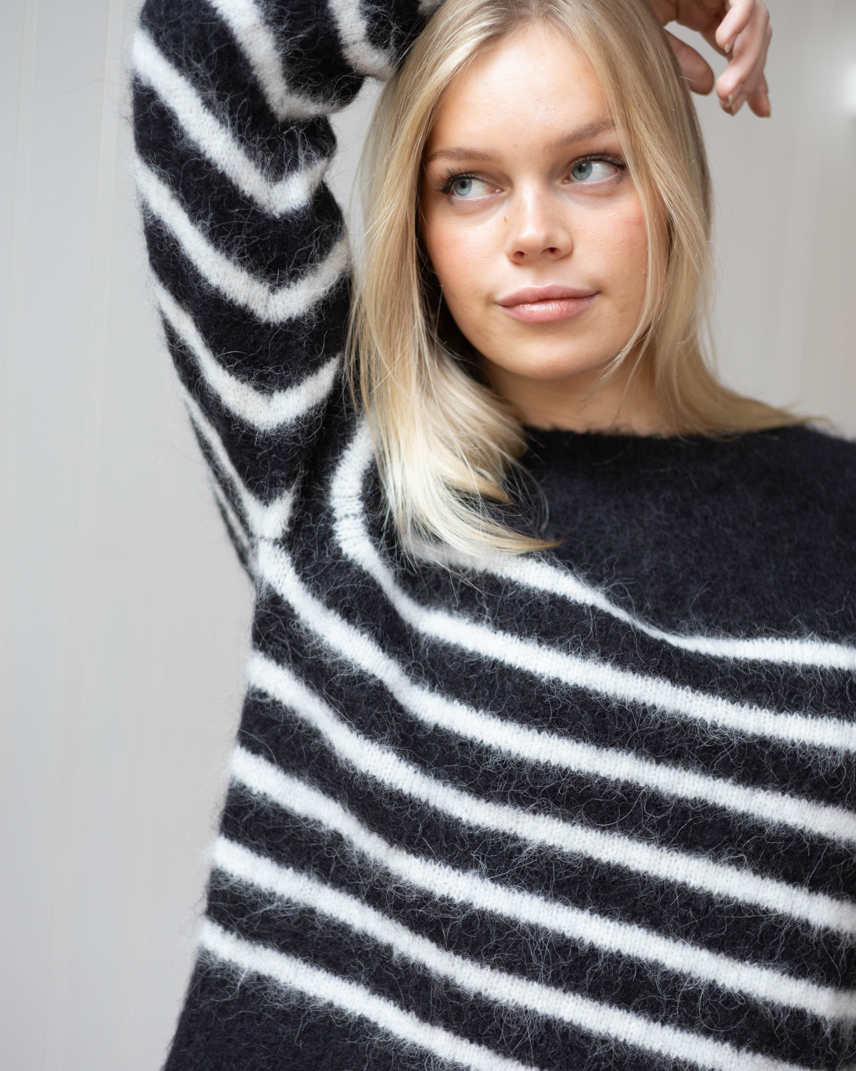 Cara Jumper - Black & White
