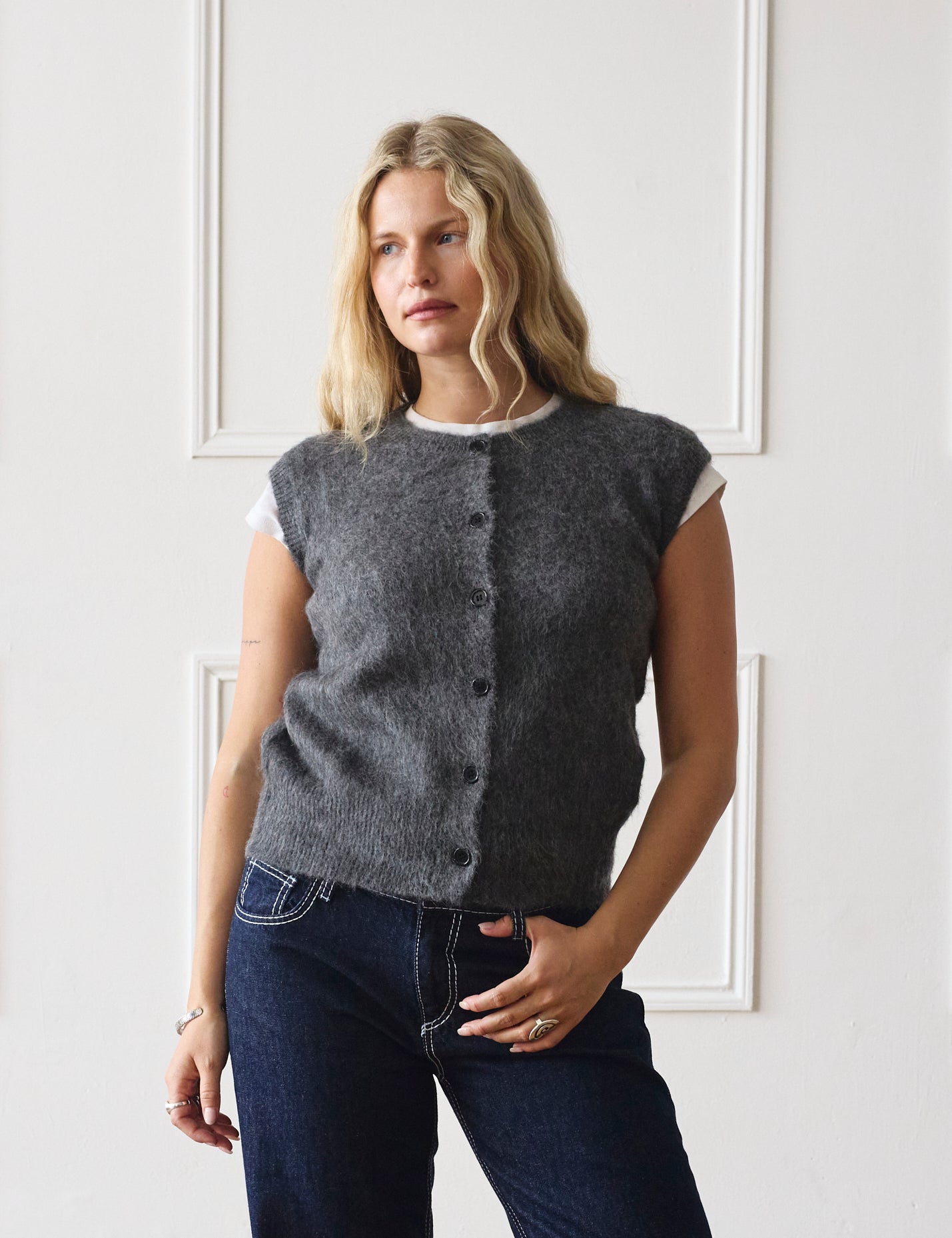 MINKA_DINK_KNIT_VEST_D_GREY_1.jpg