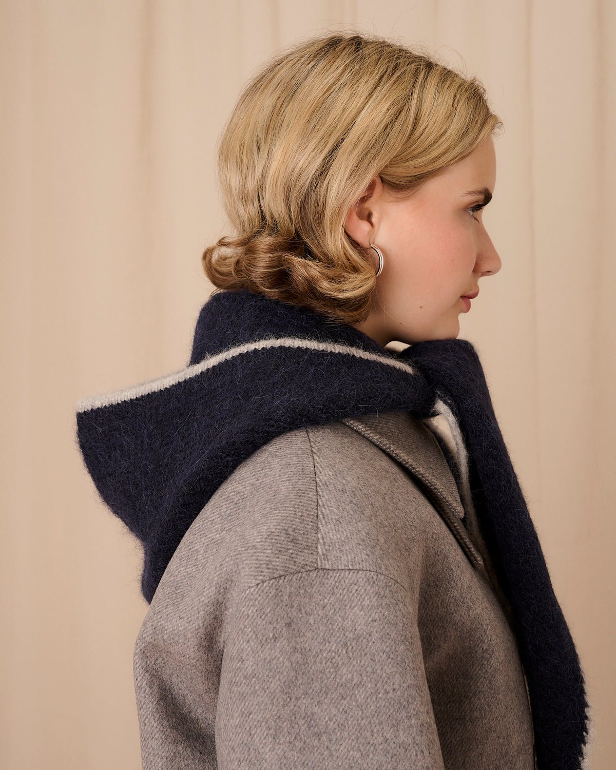 Knitted Hood - Navy